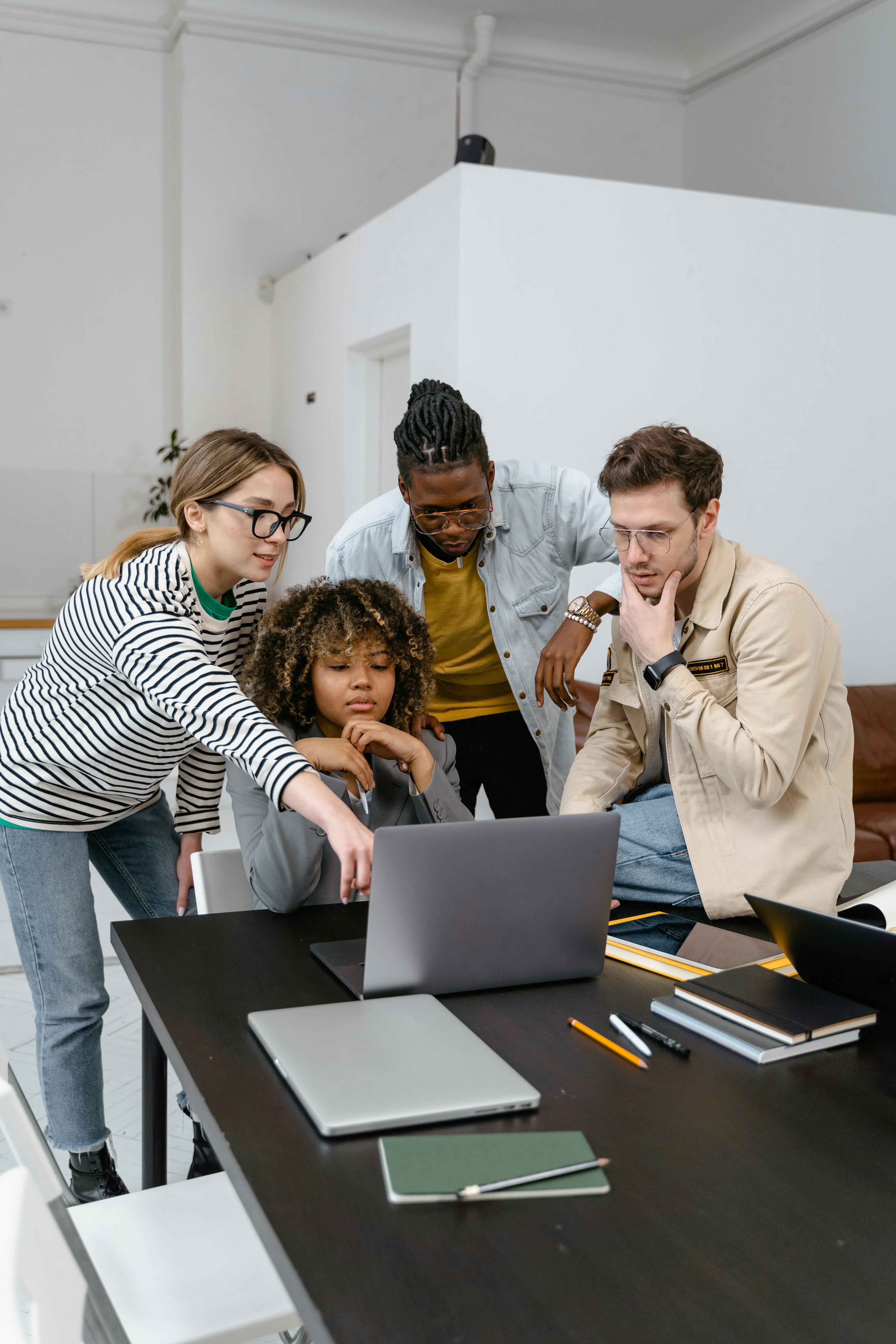 Photo by MART PRODUCTION: https://www.pexels.com/photo/a-group-of-people-planning-while-looking-at-the-laptop-7550298/